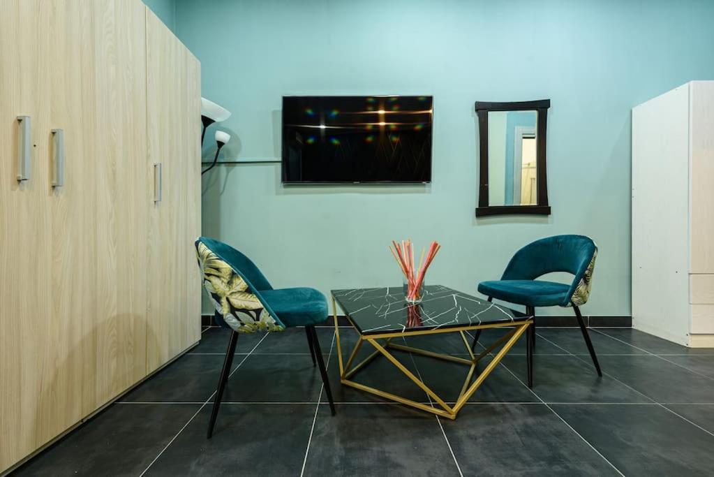 City Life - Per 9 Persone Al Centro Appartamento Napoli